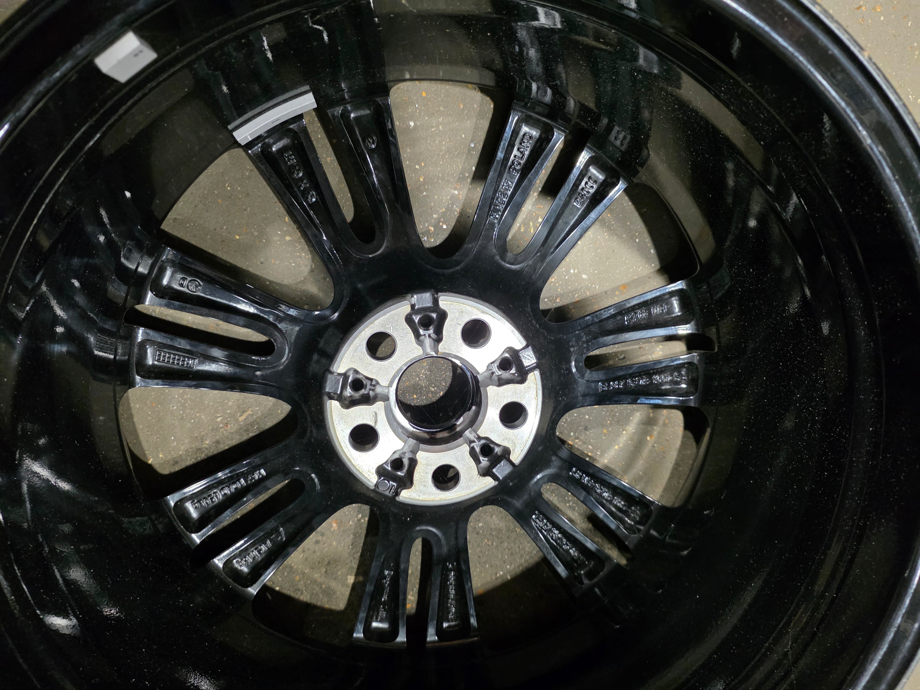 Jaguar XE Matrix 18" Alloy Wheel Gloss Black T4N6915